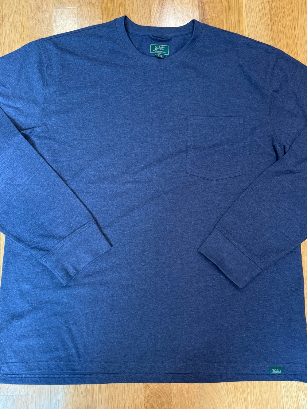 Woolrich Men's a dark blue heather Long Sleeve Pocket Tee